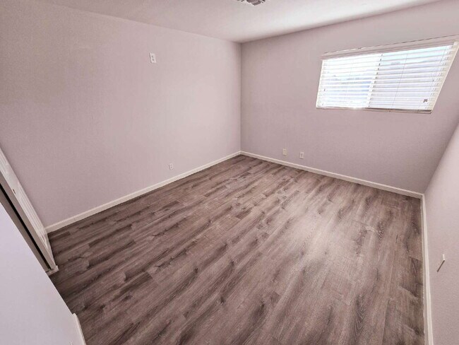 Building Photo - 4360 Twin View Cir