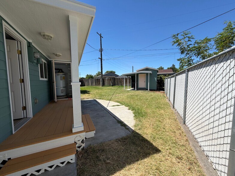 Building Photo - 809 Stanton Ave