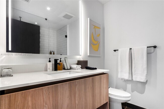 Building Photo - 398 NE 5th St