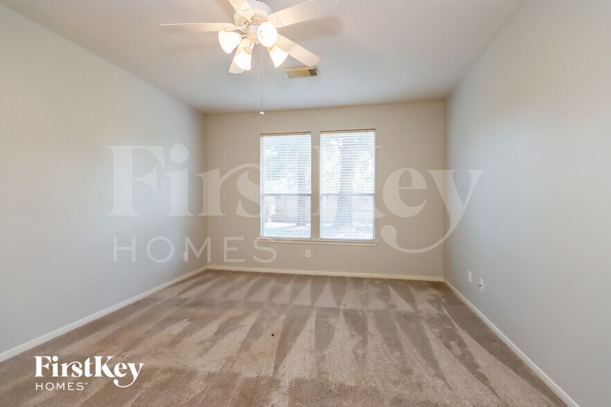 Building Photo - 31306 Hilldale Park Ct