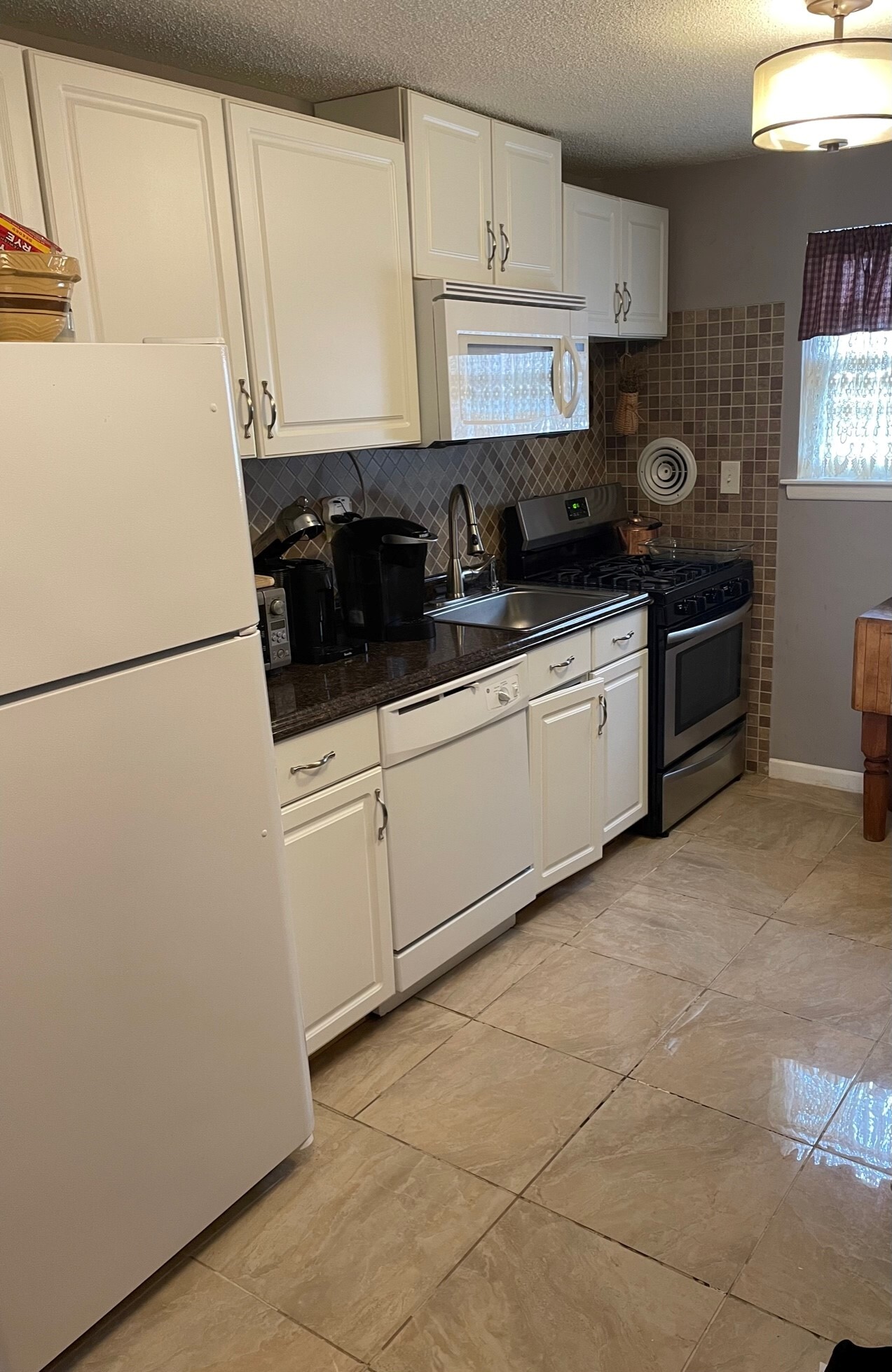 Kitchen - 65 Sigwin Dr
