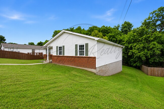 Building Photo - Two Bedroom Duplex in Hermitage with Back Deck!