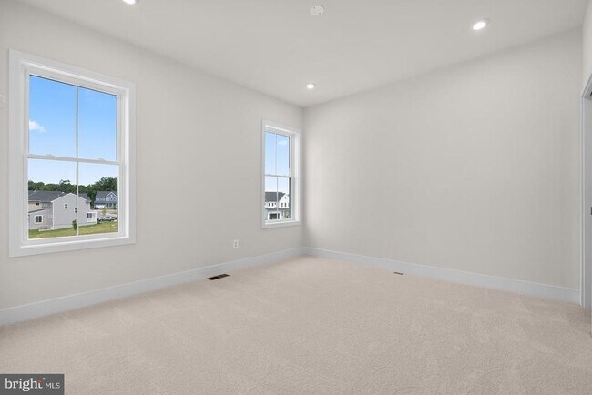 Building Photo - 114 Galaxy Pl