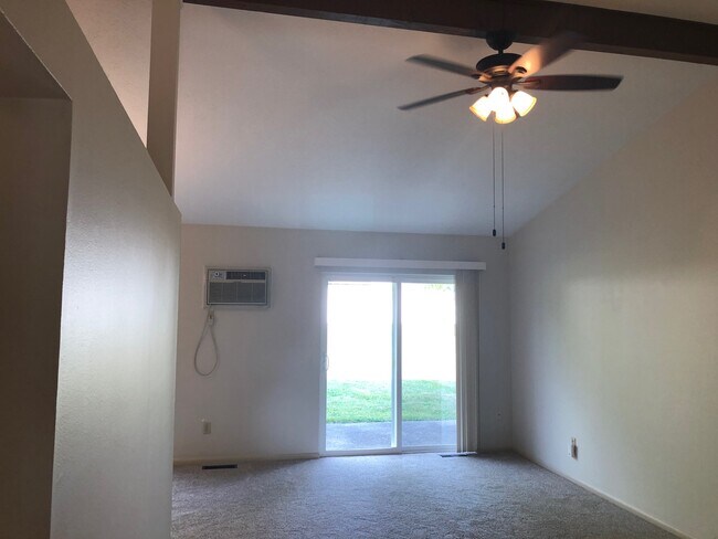 Vaulted ceiling and family room area - 8410 N Akins Rd