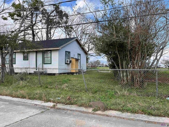 Building Photo - 240 Boudreaux St