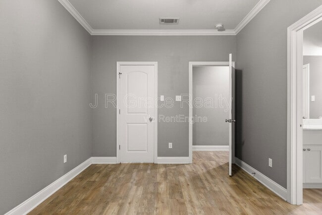 Building Photo - 19 N Shore Cir