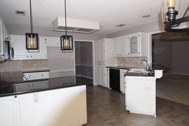 Building Photo - 3900 Bristol Ln