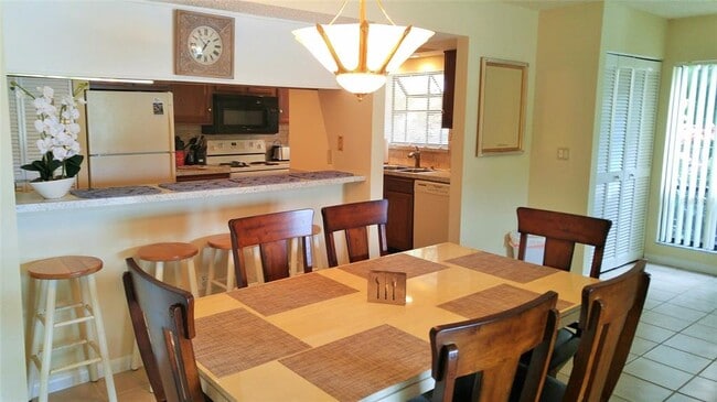 Building Photo - 5677 Ashton Lake Dr