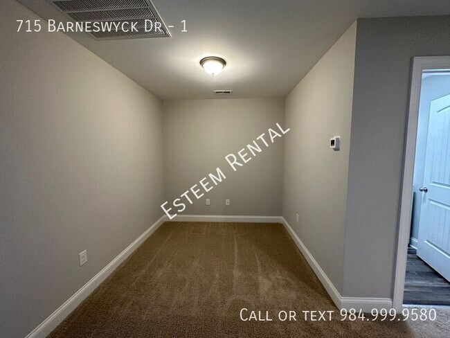 Building Photo - 715 Barneswyck Dr