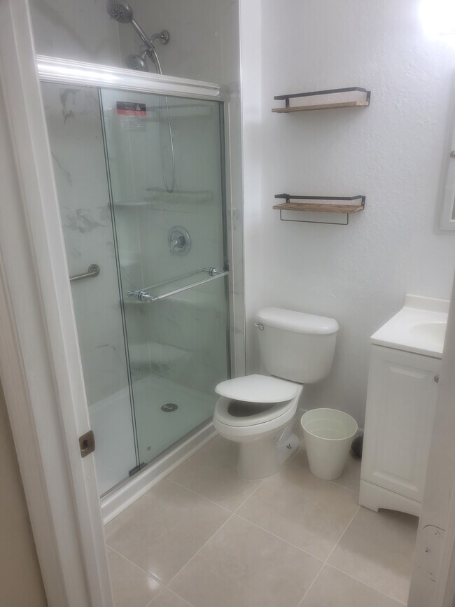 Building Photo - 850 S Tamiami Trl