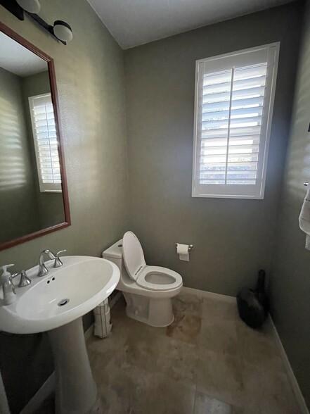 Downstairs bathroom - 26019 Brinton Plz