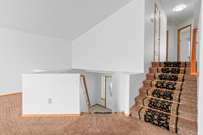 Building Photo - 4 bedroom 3 bath home with 3 car garage in Cheney