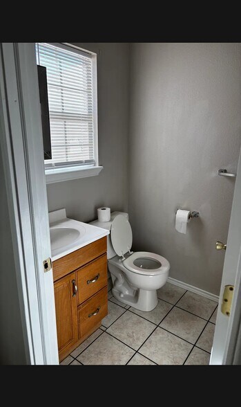 Building Photo - 110 W Park St