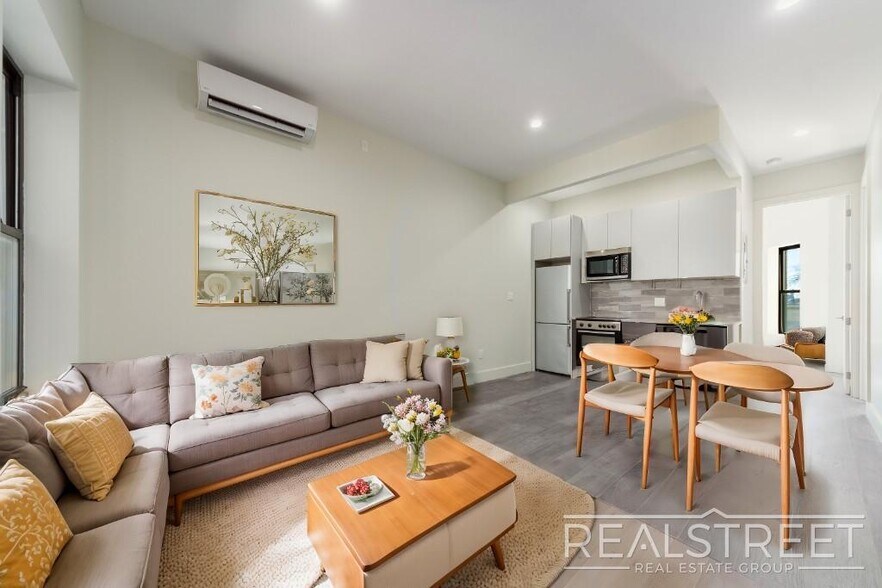 Primary Photo - New Modern 2 Bed w Full Amenities + Dishwa...