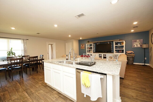 Building Photo - 904 Merganser Way