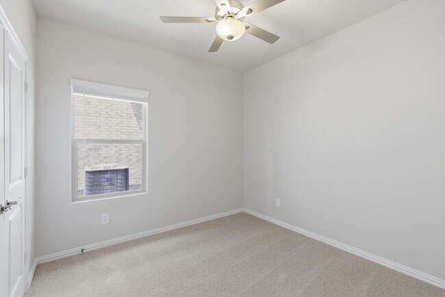 Building Photo - 501 Green Gables Dr