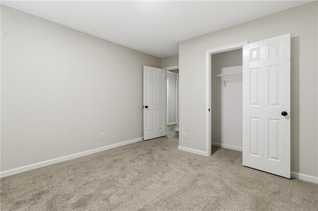 Building Photo - 2110 Meadow View Ct