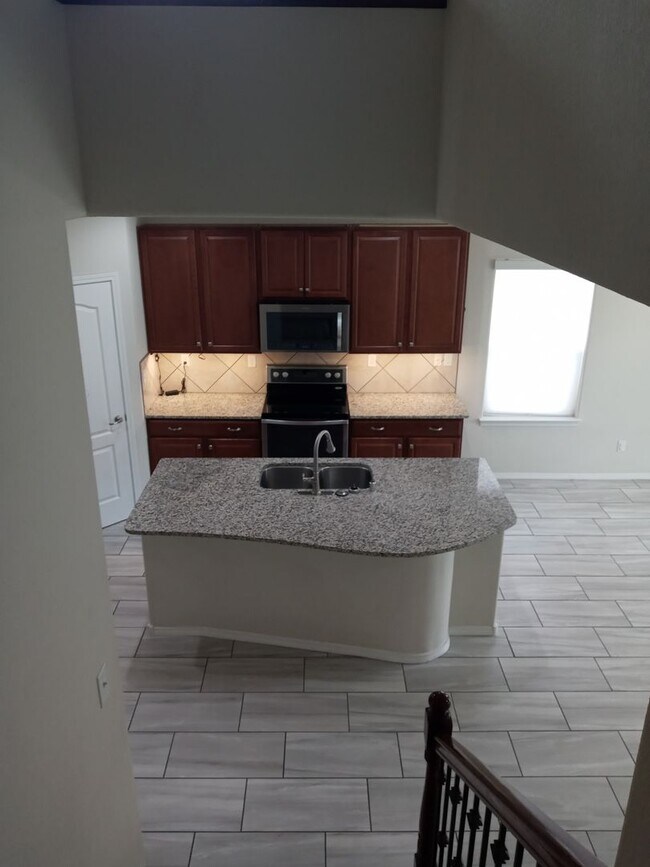 Building Photo - FOUR BEDROOMS!