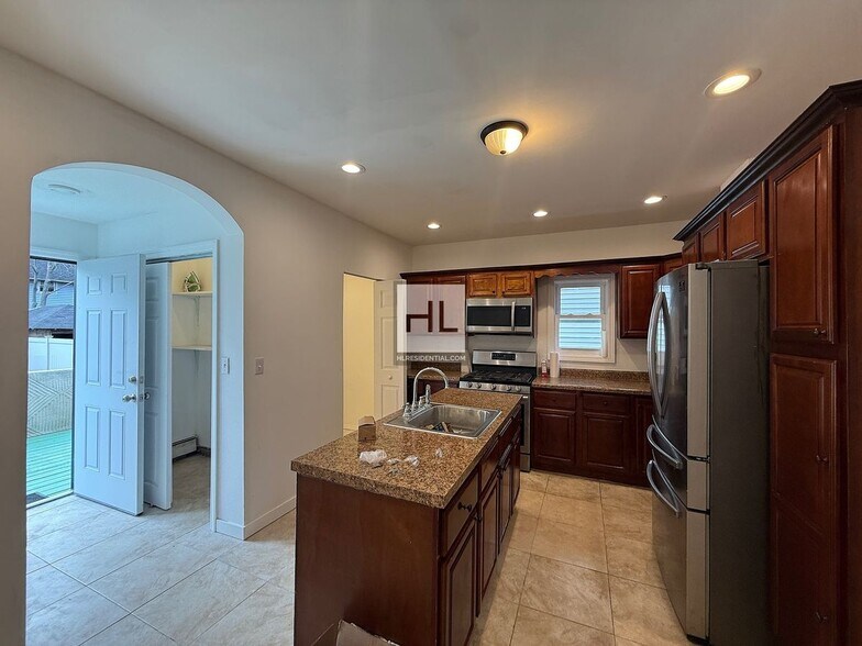 Building Photo - LOCKMAN AVENUE