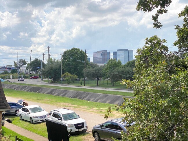 Building Photo - 1220 Shadowdale Dr