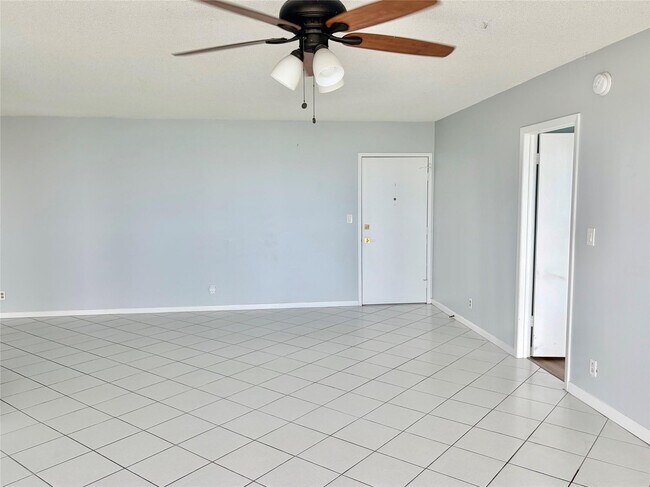 Building Photo - 2701 N Ocean Blvd