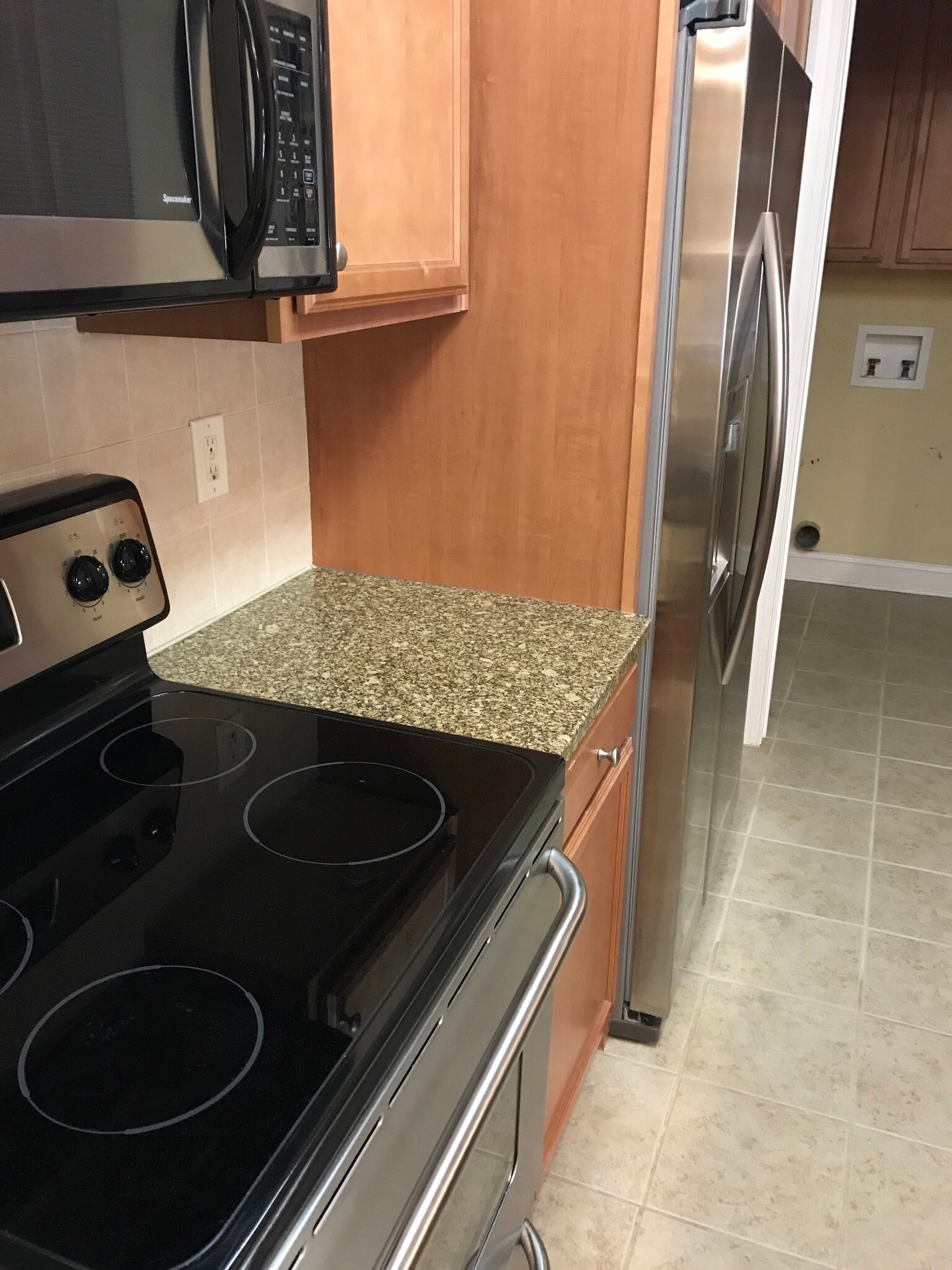 electric range - 1931 Dante Ln