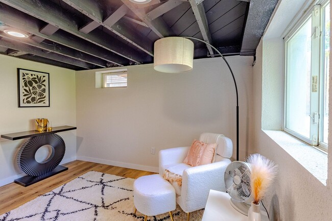 Building Photo - Updated 4 bedroom Bayview Single Family Home