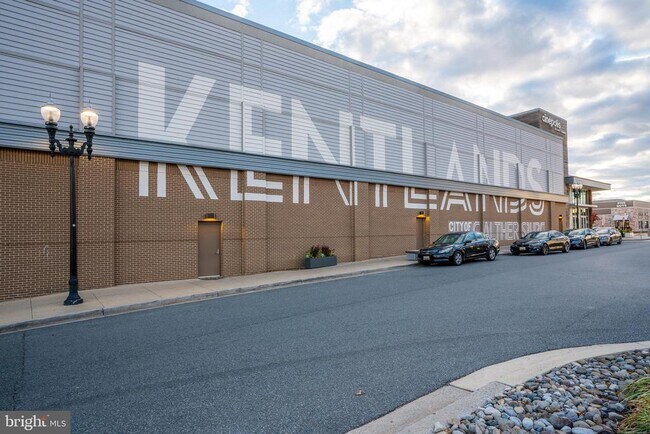 Building Photo - 92 Chevy Chase St