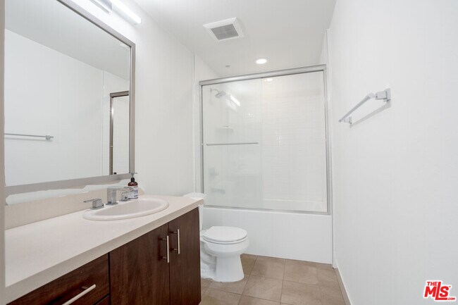 Building Photo - 436 S Virgil Ave