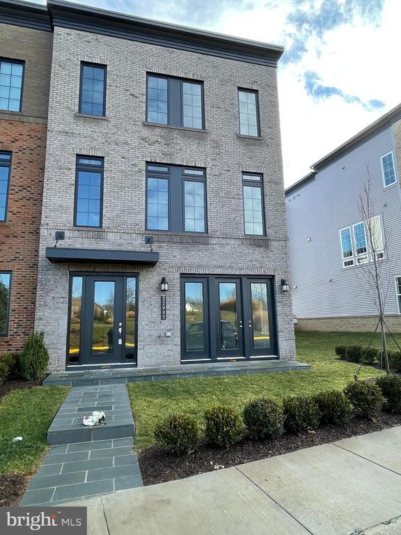 Building Photo - 22992 Brooksbank Square