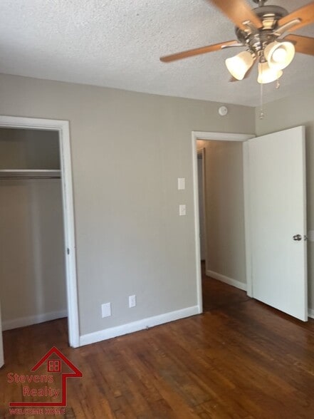 Building Photo - 3868 Mark Twain Cir