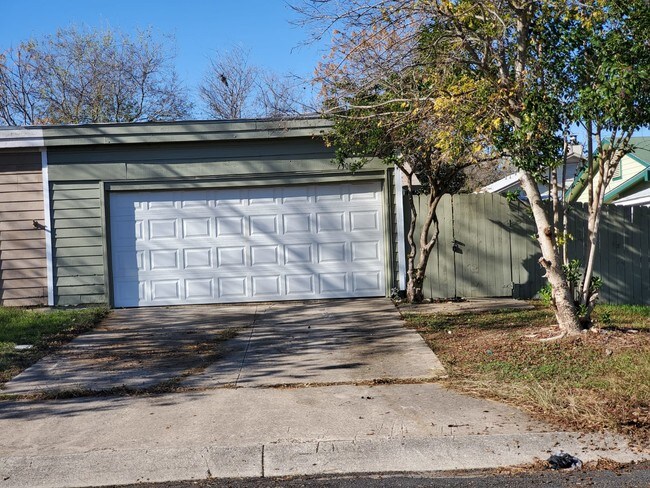 Building Photo - 7906 Falcon Ridge Dr