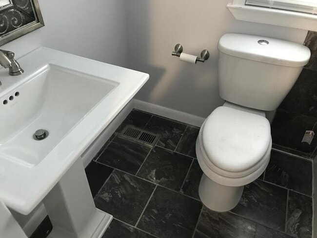 Building Photo - 809 Providence Rd