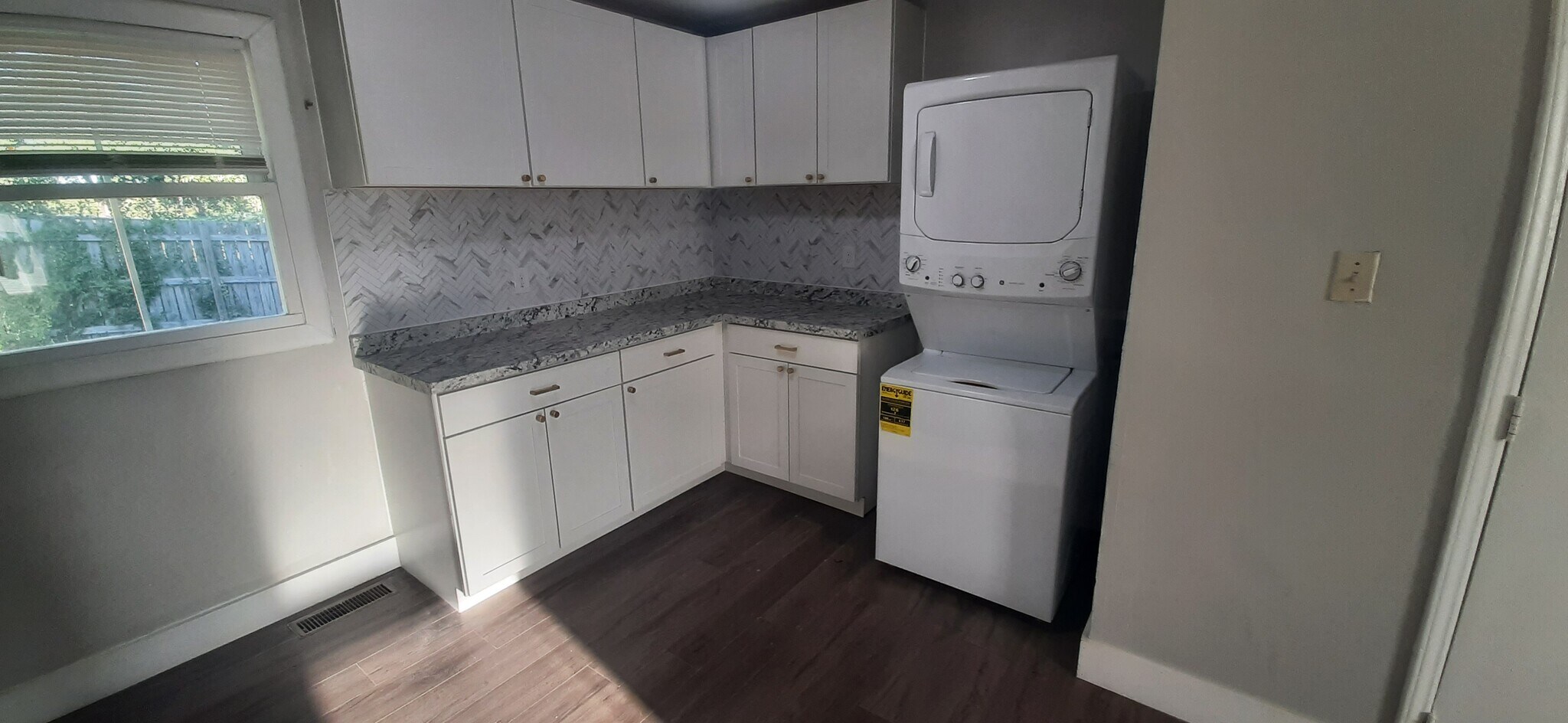 Building Photo - 13 Fisher Pl