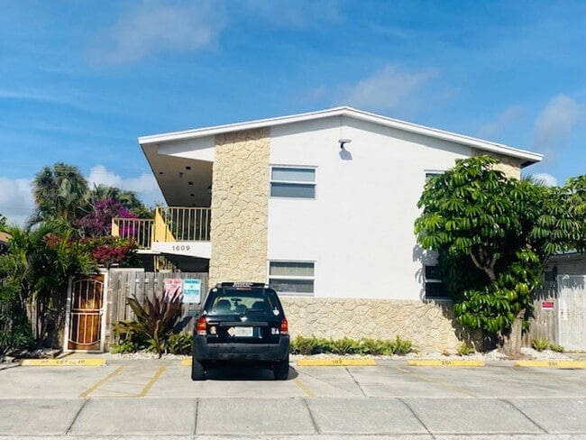 Interior Photo - 1609 S Federal Hwy Lake Worth, FL 33460