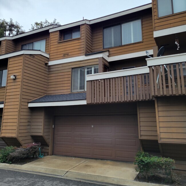 Building Photo - 8550 Lake Knoll Ave