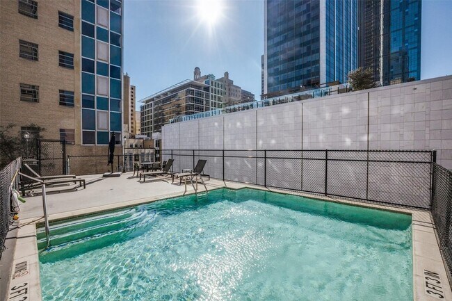 Building Photo - 1505 Elm St