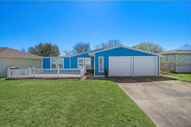 Building Photo - 105 Pompano Ave