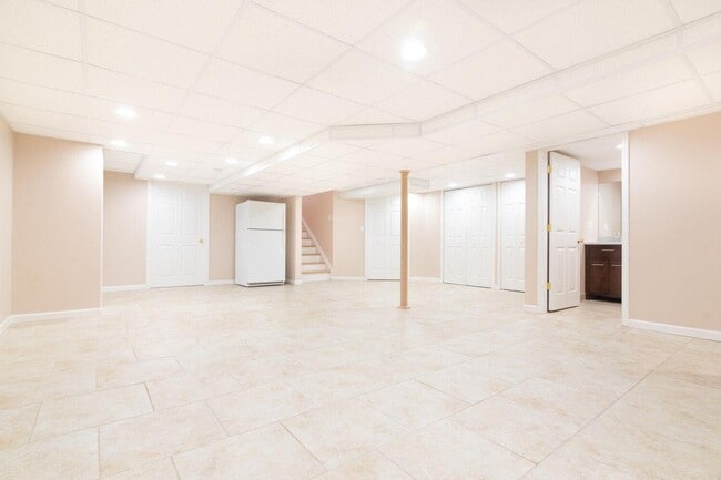 Building Photo - 3672 Middlebury Ln