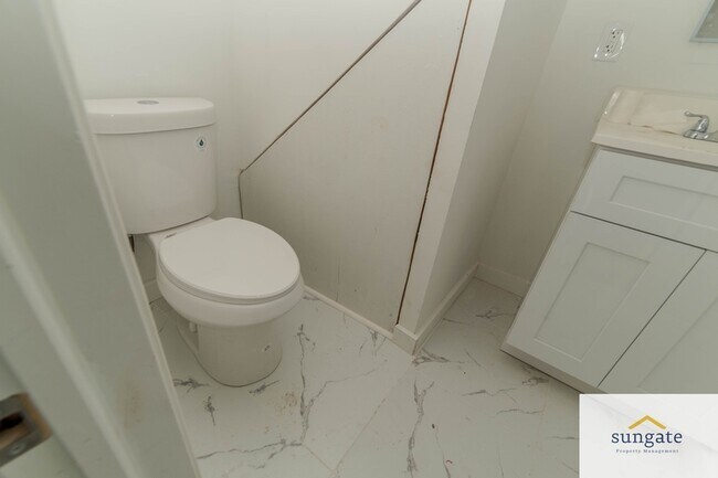 Building Photo - 208 Lloyd St