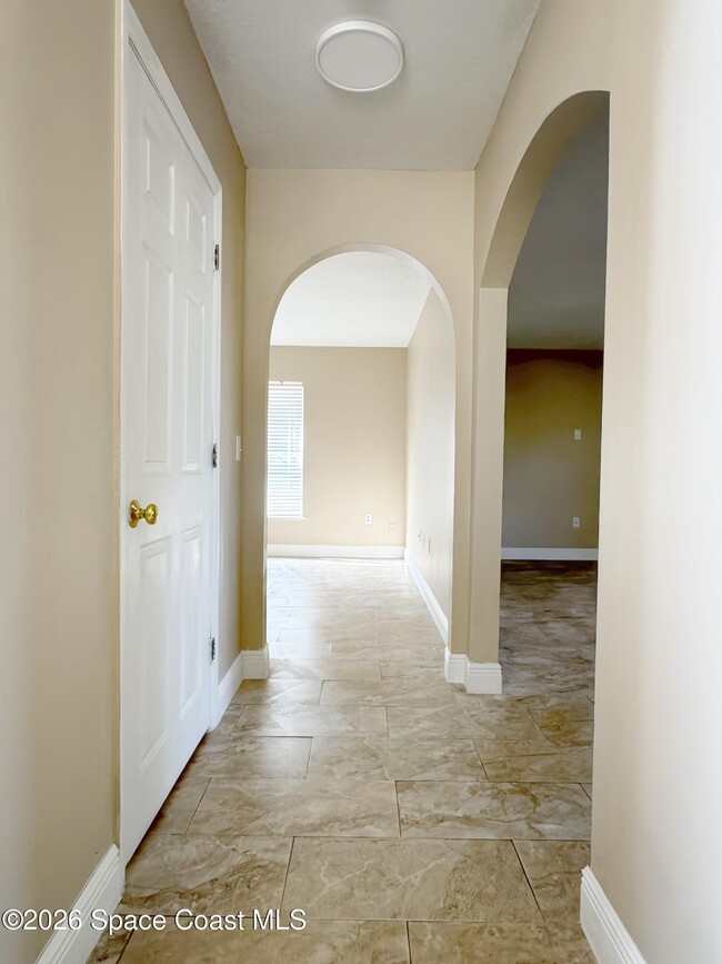 Building Photo - 1718 Sawgrass Dr SW