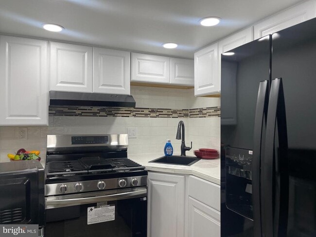 Building Photo - 6906 Parkwood St