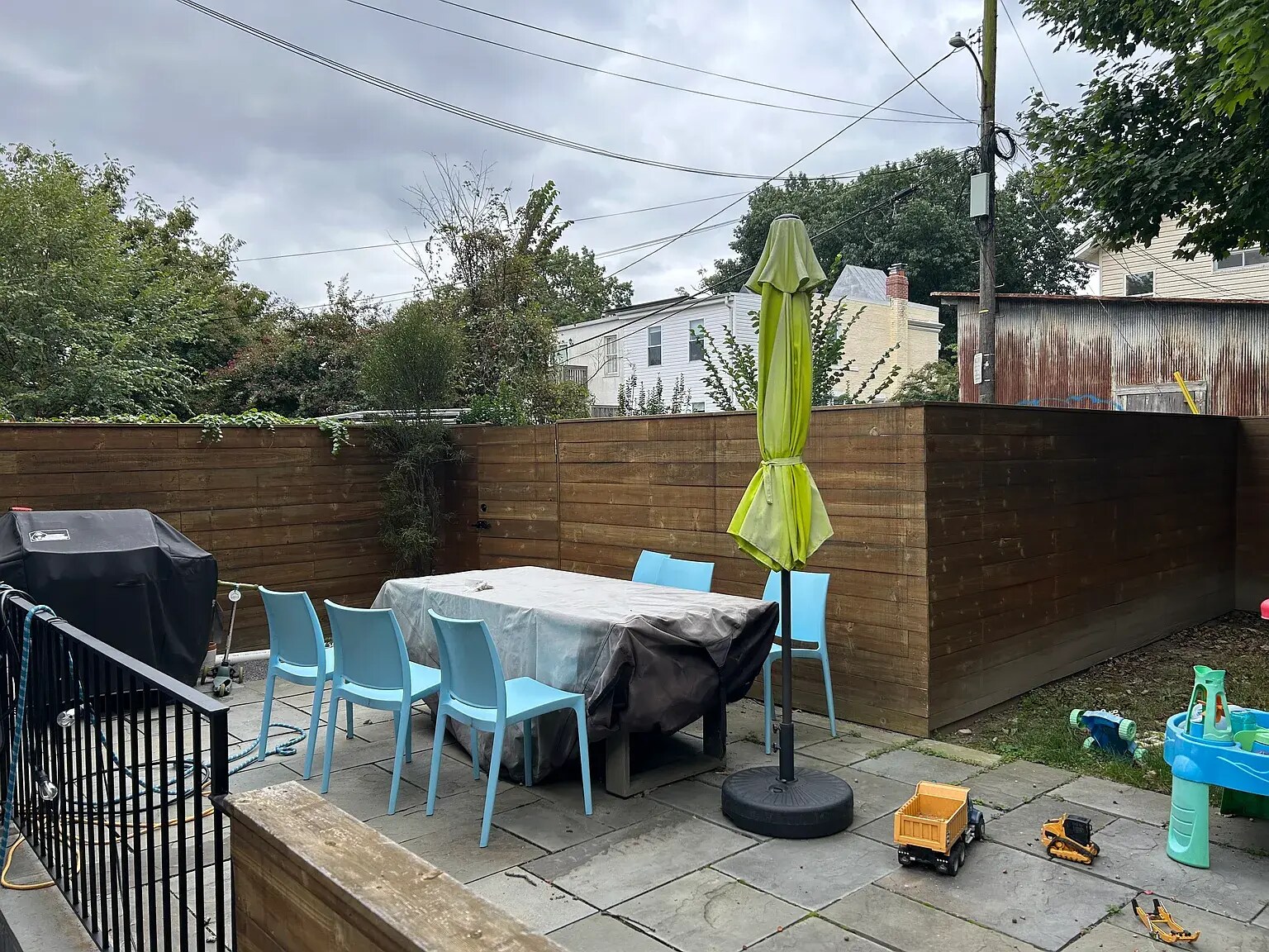 Building Photo - 724 Oneida Pl NW