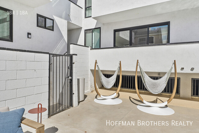Building Photo - 823 3rd St