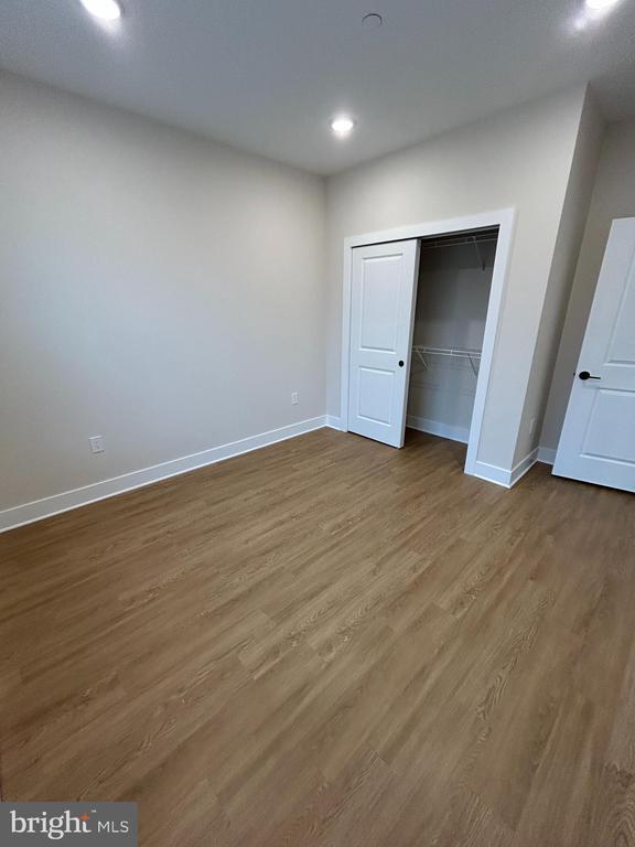 Building Photo - 624 Main St