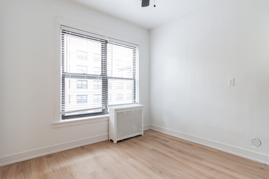 Building Photo - 2819 N Pine Grove Ave