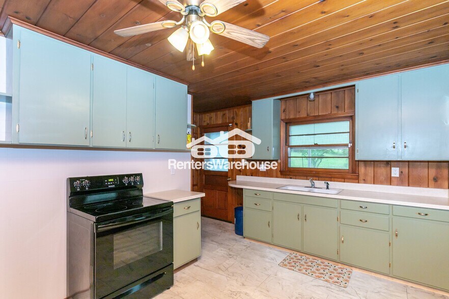 Building Photo - 5531 NW Venetian Dr