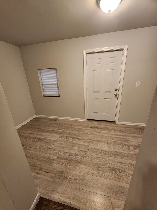 Building Photo - Large 2 Bedroom Home Section 8 accepted!