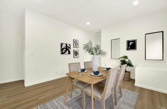 Building Photo - 324 Ohio St