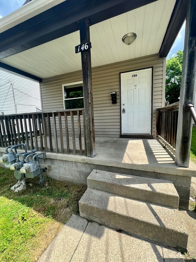 Building Photo - 146 Maplewood Ave